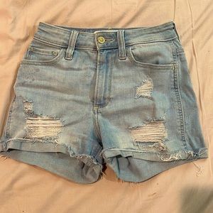 Hollister curvy high rise shorts 3in size: 00/23 like new discontinued